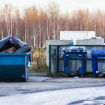 Kontenery na śmieci i gruz – jak skutecznie separować odpady?